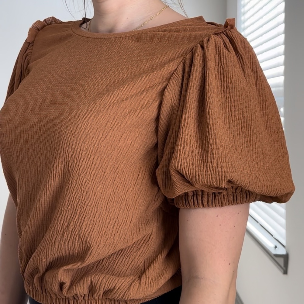 ASTR The Label Puff Sleeve Top